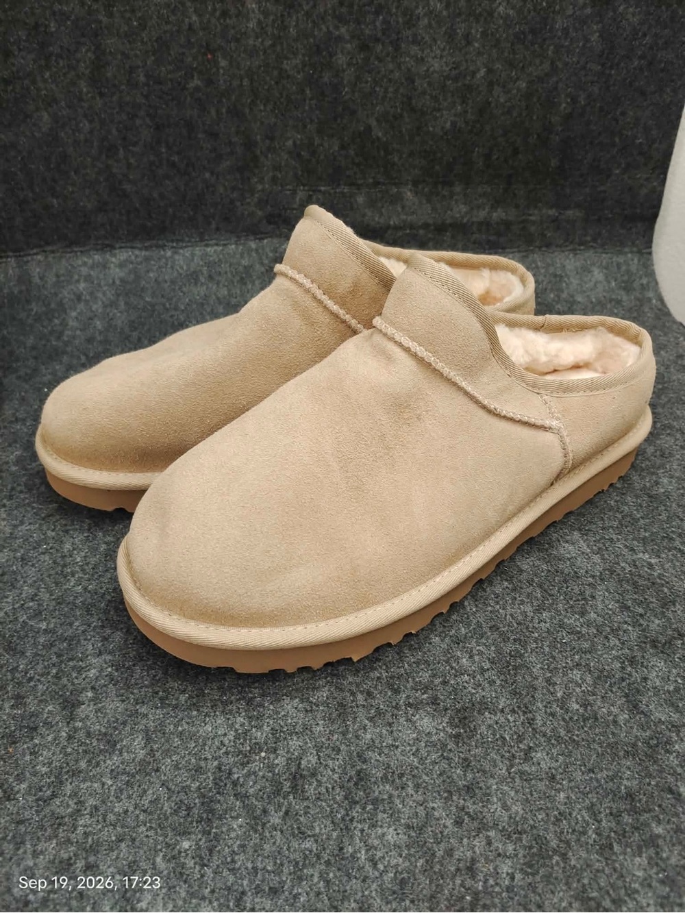 NWOB UGG Classic Slipper Women’s Size 10 Beige
